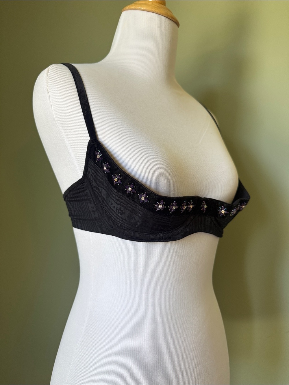 VICTORIAS SECRET VERY SEXY EMBELLISHED DEMI BRA SIZE 34 C